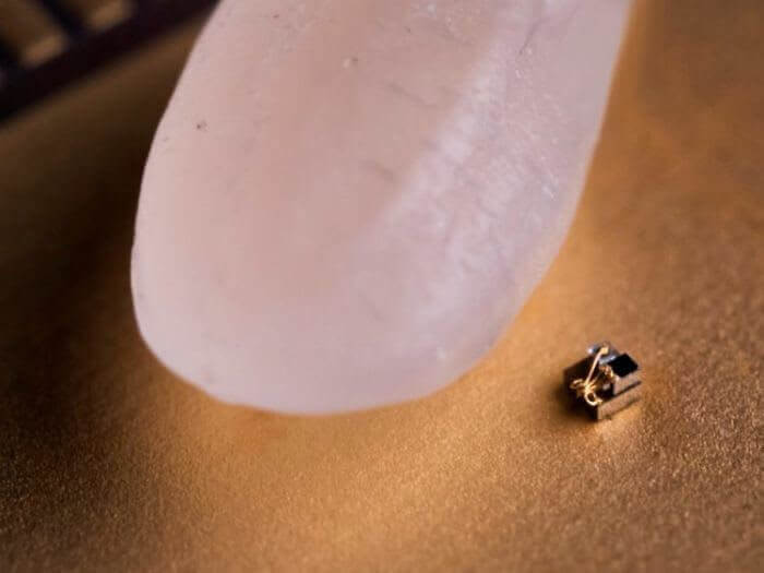 22. A Comparison Between World’s Smallest Computer and A Grain of Rice