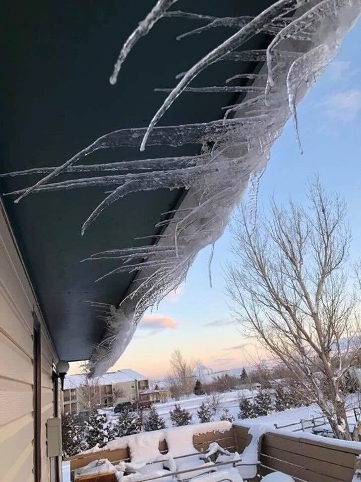 The Mystery Of The Curved Icicles And How It Was Solved